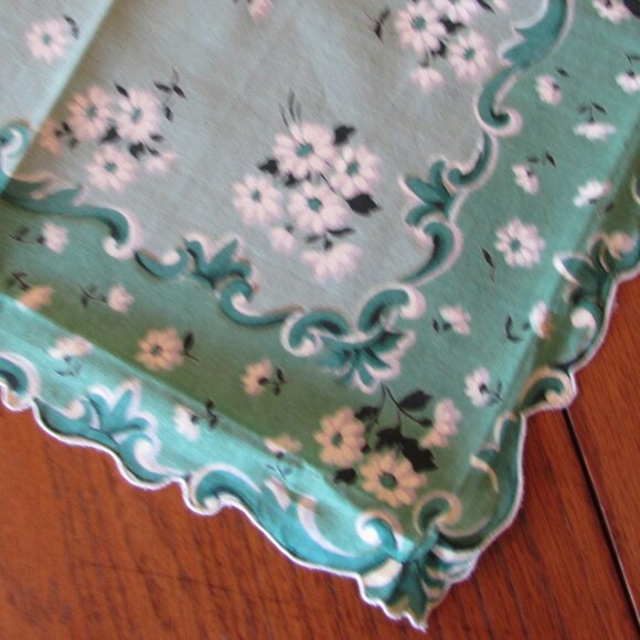 *4/$10*  Vintage Green & White Floral Scalloped Edge Handkerchief 13.5" squared - Picture 4 of 11